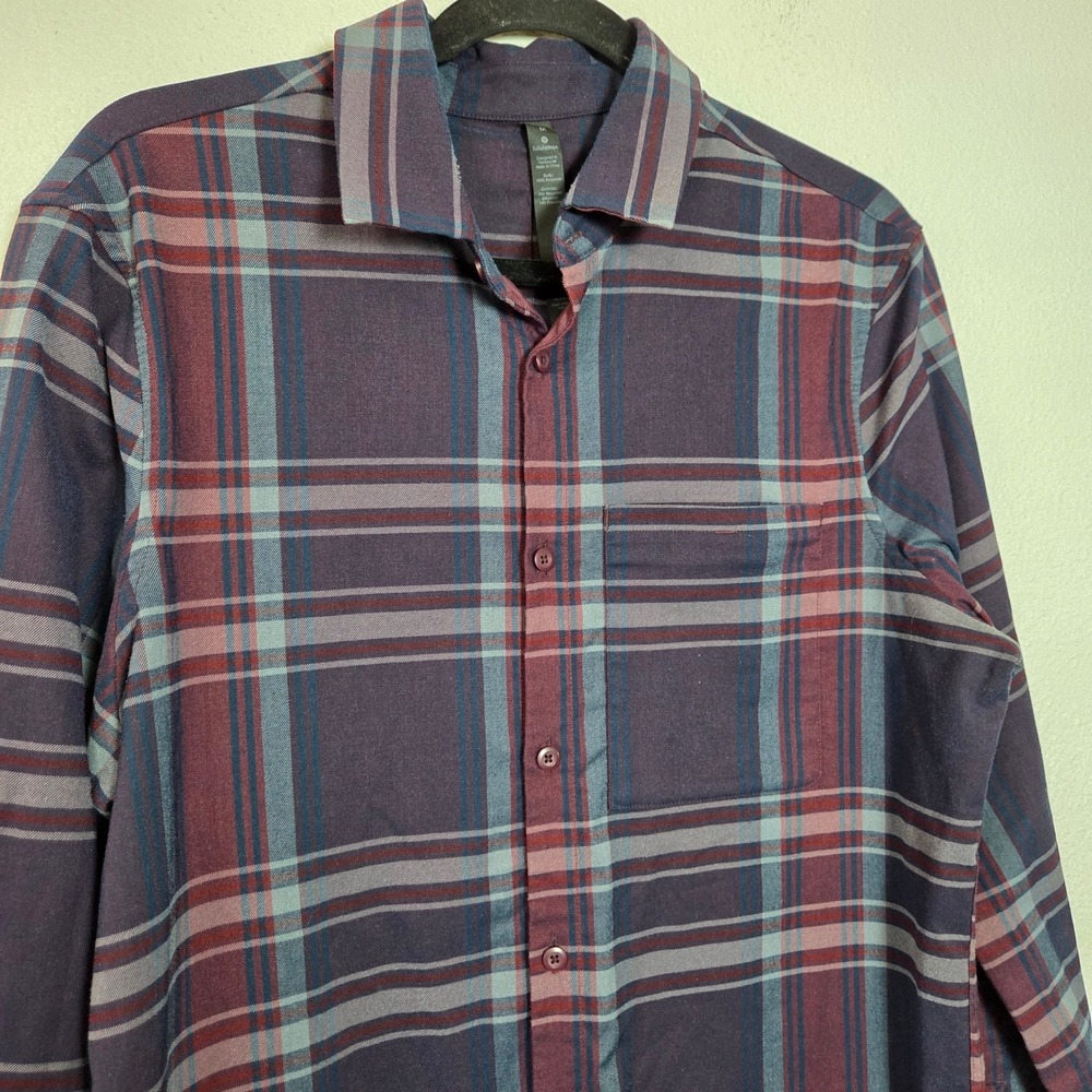 Lululemon Men's Masons Peak‎ Plaid Flannel shirt Mens size M Purple & Navy - Picture 3 of 6